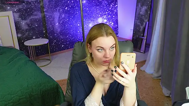 Glow Margo online show from April 8, 2026, 1:07 am