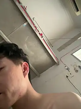 Snapshot of yuici79 chatting on February 25, 2026, 10:15 am yuici79 online show from February 25, 2026, 10:15 am