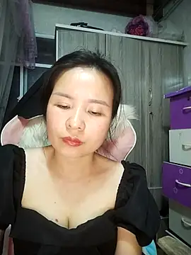 Ivy Trix2 online show from April 4, 2026, 3:07 pm