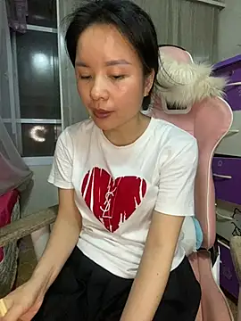 Ivy Trix2 online show from April 10, 2026, 2:13 pm