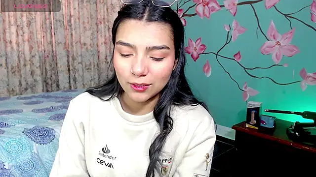 NoelleVireaux online show from February 27, 2026, 11:54 am