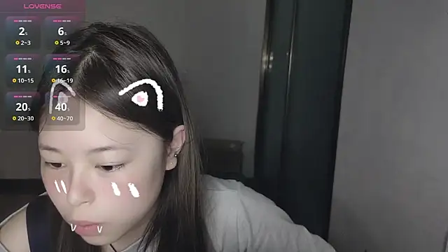 Snapshot of F-Yihao chatting on April 7, 2026, 9:22 am F-Yihao online show from April 7, 2026, 9:22 am