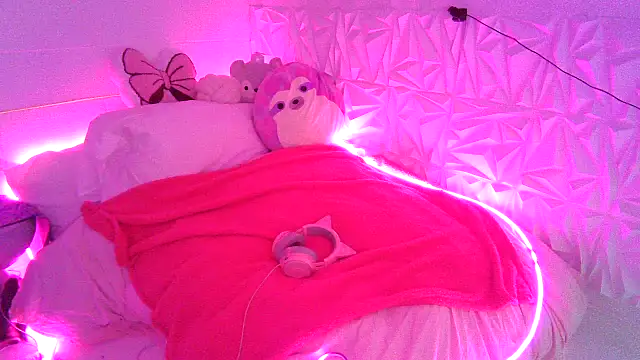 Snapshot of Moongirl117 chatting on February 28, 2026, 4:39 pm Moongirl117 online show from February 28, 2026, 4:39 pm