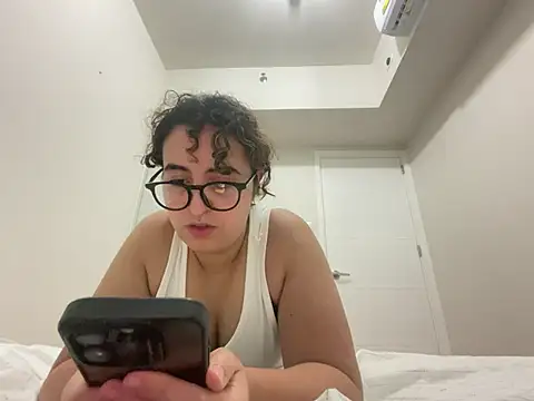 yassiestar online show from March 26, 2026, 6:28 pm