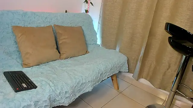 Rebeca Marchetti online show from April 11, 2026, 9:07 pm