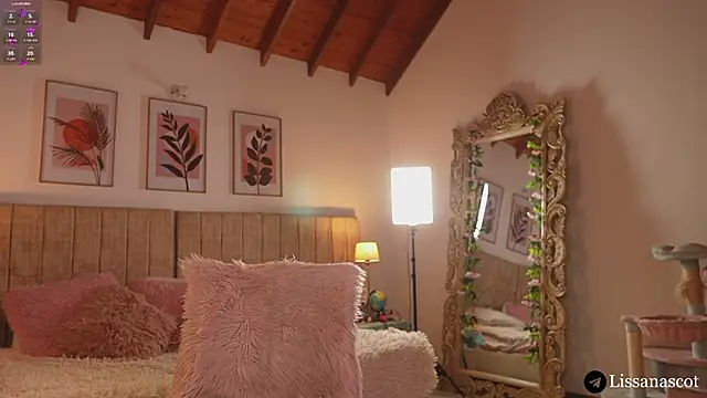 Lissanascott online show from April 15, 2026, 8:20 pm