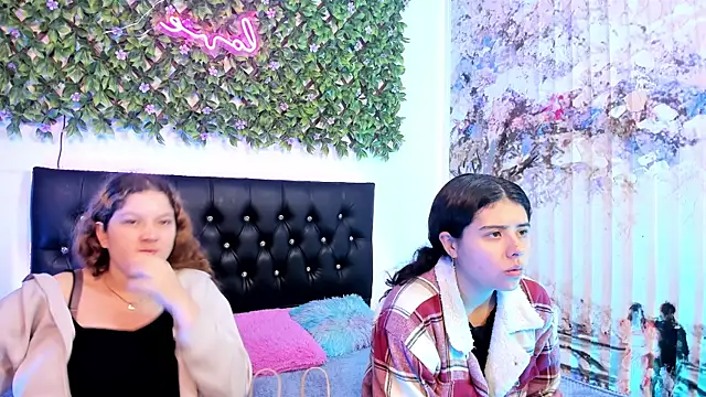 Snapshot of valeria_and_zoe chatting on May 12, 2026, 2:01 pm valeria and zoe online show from May 12, 2026, 2:01 pm