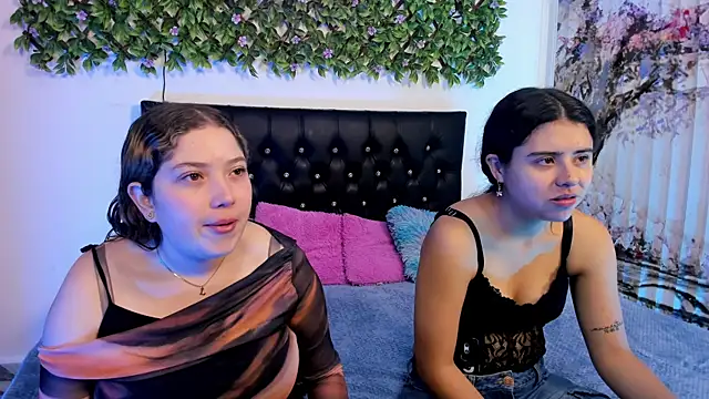 Snapshot of valeria_and_zoe chatting on May 8, 2026, 2:21 pm valeria and zoe online show from May 8, 2026, 2:21 pm