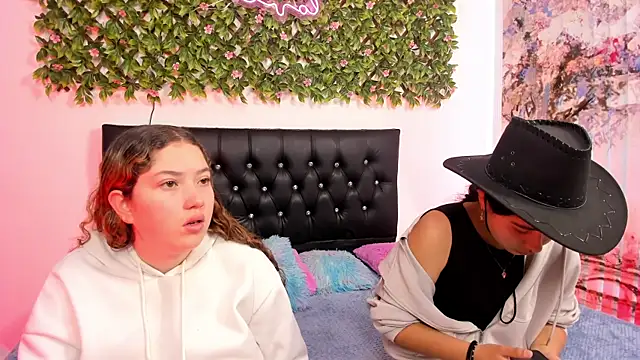 Snapshot of valeria_and_zoe chatting on May 28, 2026, 2:34 pm valeria and zoe online show from May 28, 2026, 2:34 pm