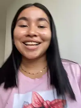 Snapshot of Pamela222- chatting on February 25, 2026, 9:47 pm Pamela222- online show from February 25, 2026, 9:47 pm