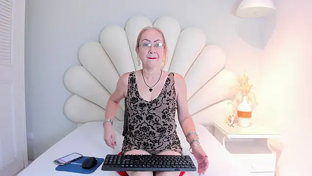 Snapshot of Victoria_Firee chatting on May 31, 2026, 12:33 pm Victoria Firee online show from May 31, 2026, 12:33 pm