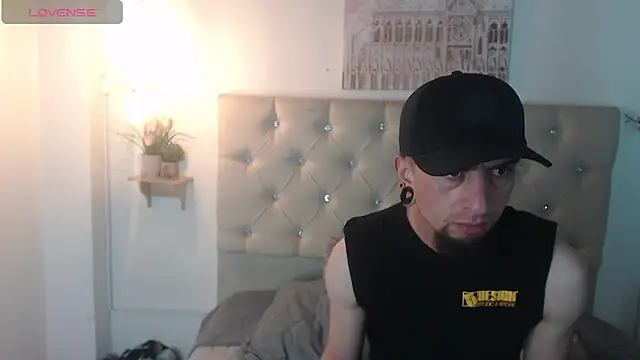 Snapshot of Rommen_N_Zoe chatting on May 29, 2026, 1:00 am Rommen N Zoe online show from May 29, 2026, 1:00 am