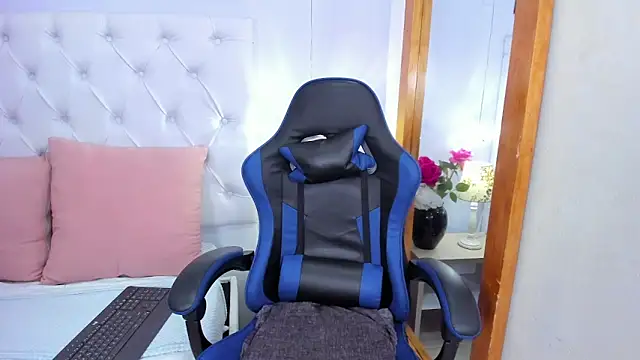 violetaluxx online show from March 26, 2026, 4:38 pm