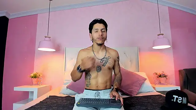 DanteLuxx online show from March 26, 2026, 3:49 am