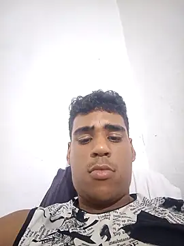 luis230436 online show from April 22, 2026, 4:19 am