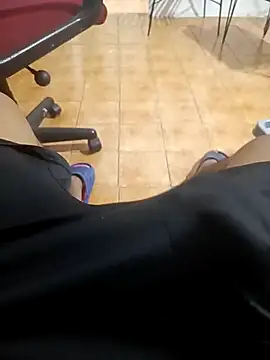 luis230436 online show from February 27, 2026, 3:29 am