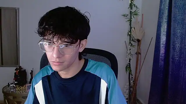Snapshot of noah_millerx chatting on May 9, 2026, 4:27 am noah millerx online show from May 9, 2026, 4:27 am