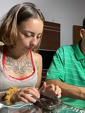 parejahot77 online show from April 2, 2026, 1:02 am