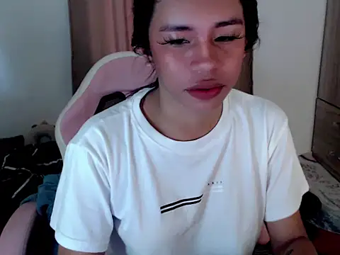 Maxinelove1 online show from June 29, 2026, 4:08 am