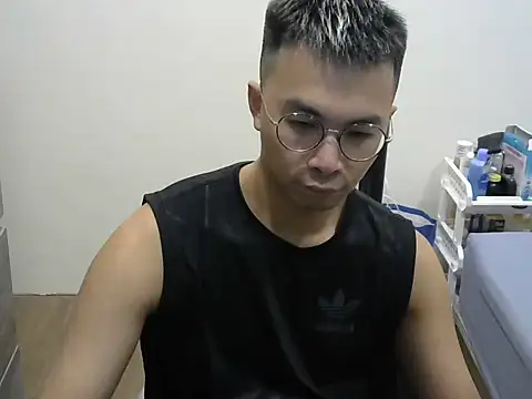 Snapshot of silverwolfwoof chatting on May 15, 2026, 5:44 pm silverwolfwoof online show from May 15, 2026, 5:44 pm