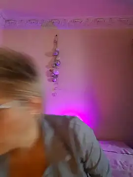 LunaBlaise online show from April 12, 2026, 7:11 am