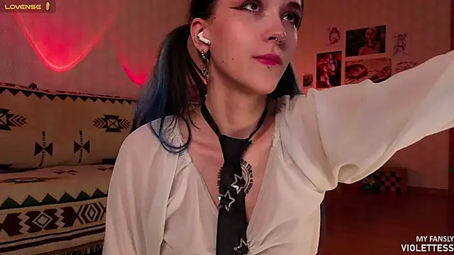 violettess online show from April 30, 2026, 5:31 pm