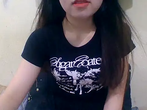 kiraa-007 online show from April 5, 2026, 2:13 pm