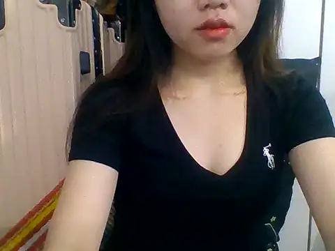 kiraa-007 online show from April 20, 2026, 1:13 pm