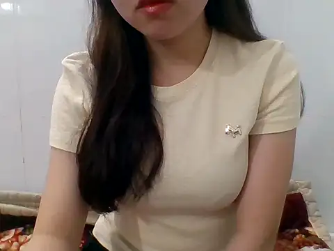 kiraa-007 online show from May 21, 2026, 1:19 pm