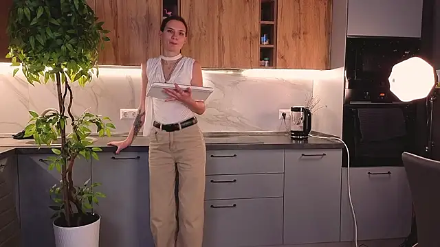 BritneySwiss online show from March 3, 2026, 7:54 pm