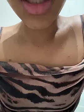 Snapshot of Luarin chatting on March 1, 2026, 3:56 pm Luarin online show from March 1, 2026, 3:56 pm