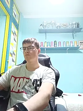 Alejandro27003 online show from April 19, 2026, 12:50 pm