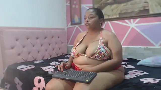 Snapshot of Doll_rihana chatting on April 21, 2026, 5:36 am Doll rihana online show from April 21, 2026, 5:36 am
