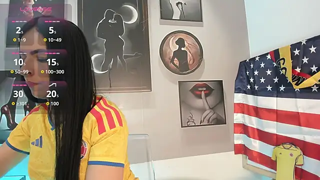 Snapshot of Samantha_Velle chatting on July 3, 2026, 9:43 pm Samantha Velle online show from July 3, 2026, 9:43 pm