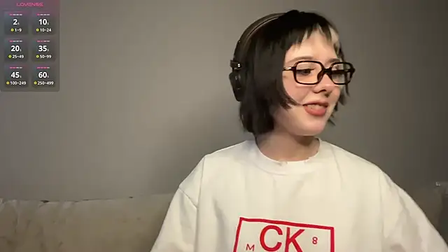 Snapshot of AueshaSimon chatting on March 4, 2026, 9:06 am AueshaSimon online show from March 4, 2026, 9:06 am