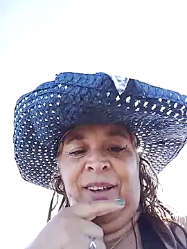 momismilf544 online show from April 2, 2026, 6:25 pm