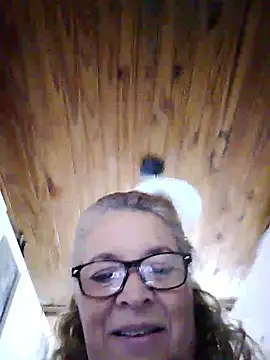 momismilf544 online show from April 7, 2026, 1:35 pm