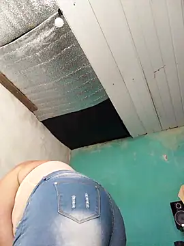 momismilf544 online show from April 12, 2026, 2:53 pm