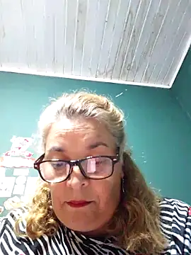 momismilf544 online show from April 8, 2026, 4:03 am