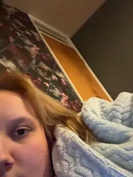 Snapshot of SassieBlondie chatting on February 27, 2026, 1:17 am SassieBlondie online show from February 27, 2026, 1:17 am