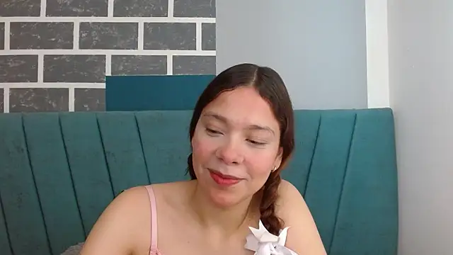 Snapshot of Sweet_kitty_05 chatting on May 8, 2026, 9:18 pm Sweet kitty 05 online show from May 8, 2026, 9:18 pm