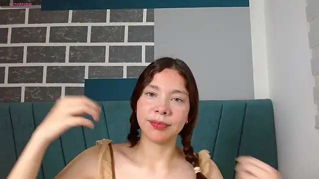 Snapshot of Sweet_kitty_05 chatting on May 16, 2026, 11:37 pm Sweet kitty 05 online show from May 16, 2026, 11:37 pm
