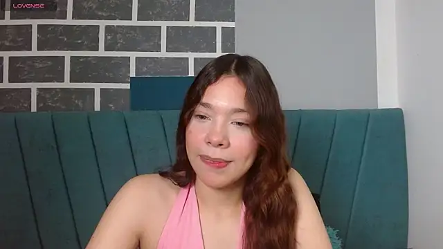 Snapshot of Sweet_kitty_05 chatting on May 20, 2026, 12:29 am Sweet kitty 05 online show from May 20, 2026, 12:29 am