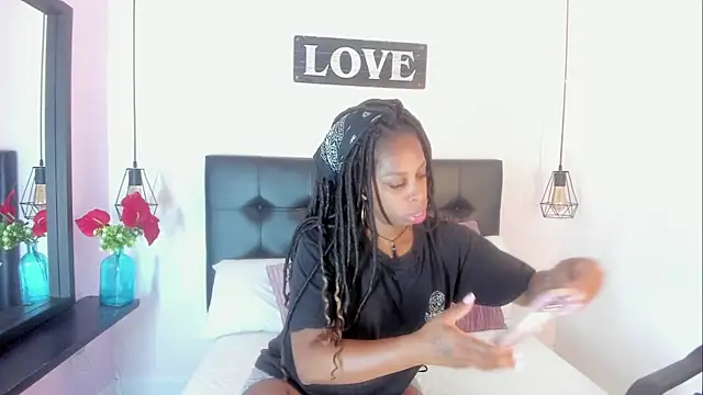 KatallelaMurillo online show from April 24, 2026, 11:56 am