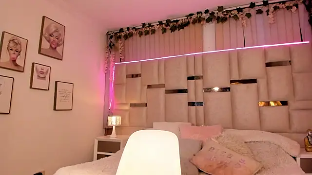 Hanna klover online show from March 12, 2026, 3:45 am