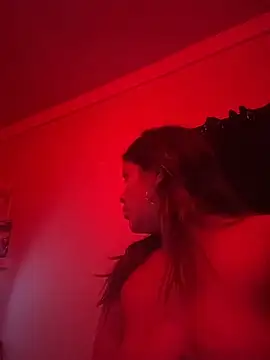 LaMonaMasLinda online show from April 23, 2026, 3:46 am