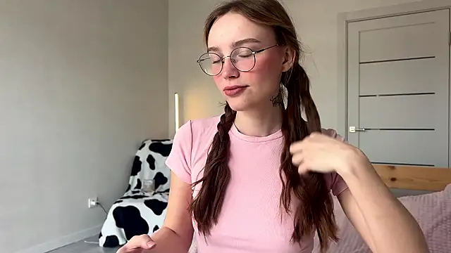 Lolatatee online show from March 23, 2026, 5:07 am