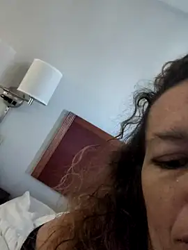 VelvetRae online show from February 28, 2026, 3:33 pm