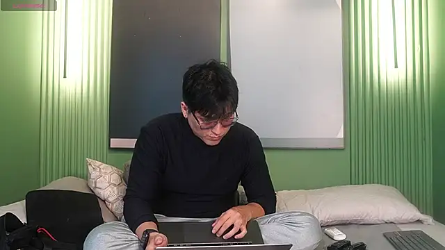 Mia and Belmonth online show from April 15, 2026, 6:56 pm