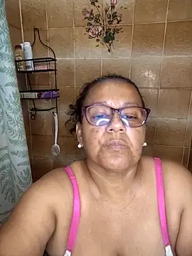 Roxy 77 online show from April 5, 2026, 7:31 pm